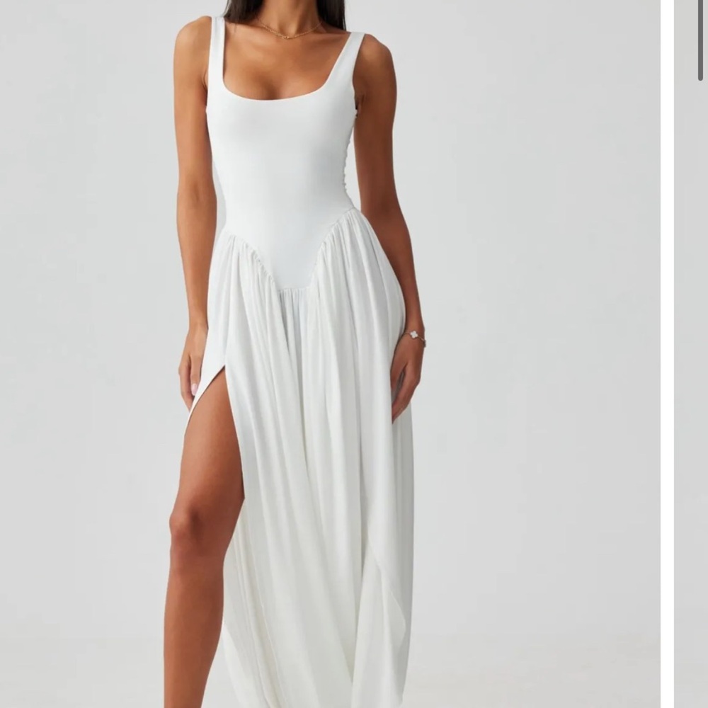 Chic Backless White Maxi Dress